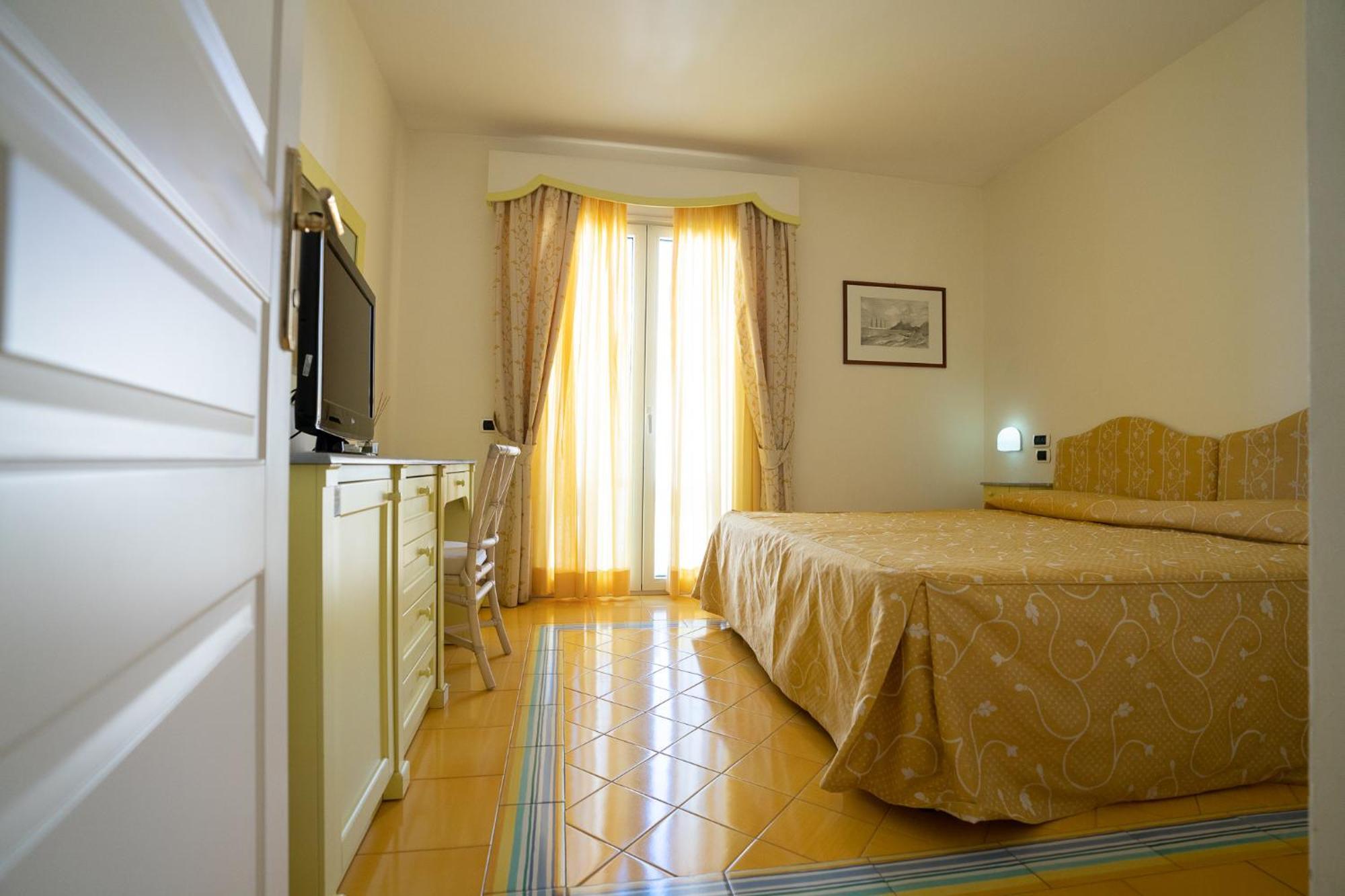 Hotel Santa Caterina Palinuro Buitenkant foto